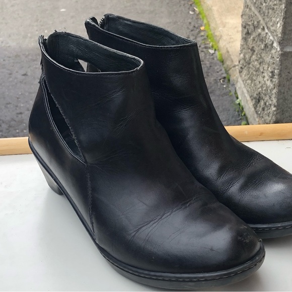 Dansko Bonita Black Leather Booties Boots Shoes Cut Out Zip Back EUR 39 US 8.5 - Picture 3 of 12